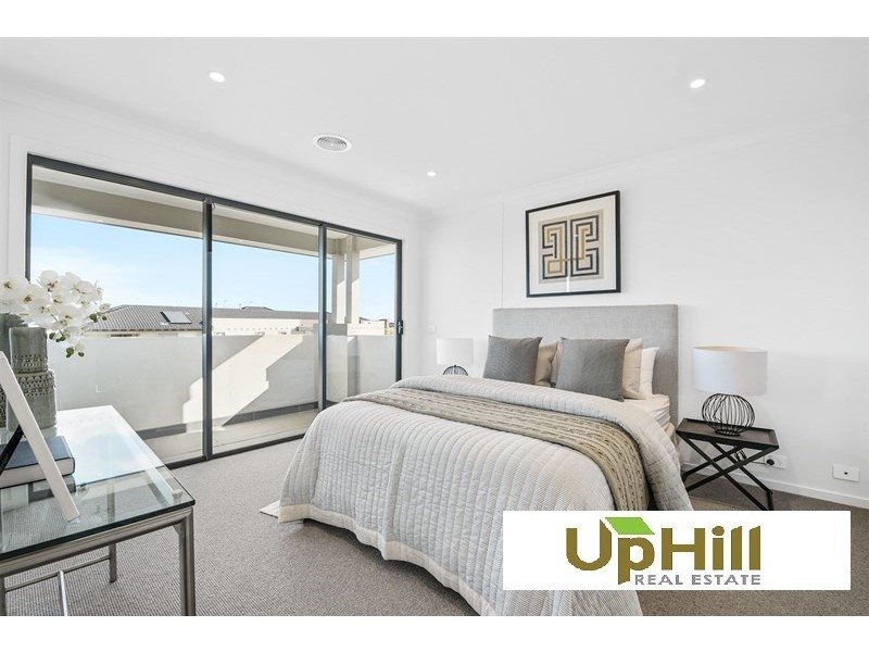 2 Eiger Street, Clyde North VIC 3978