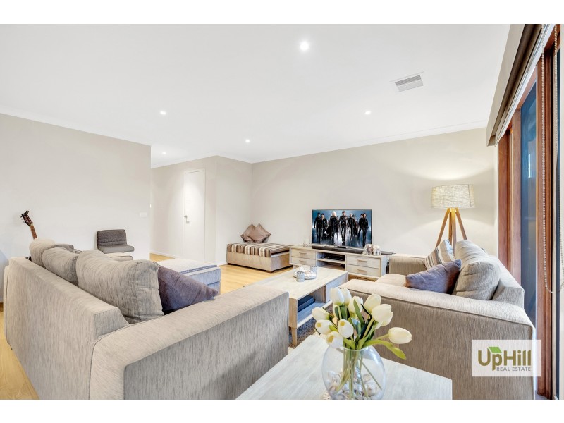 16 Selandra Boulevard, Clyde North VIC 3978