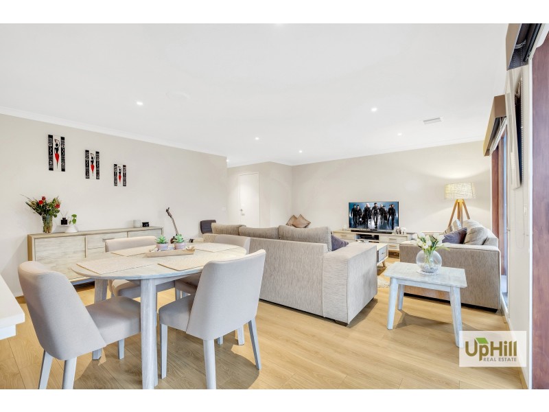 16 Selandra Boulevard, Clyde North VIC 3978