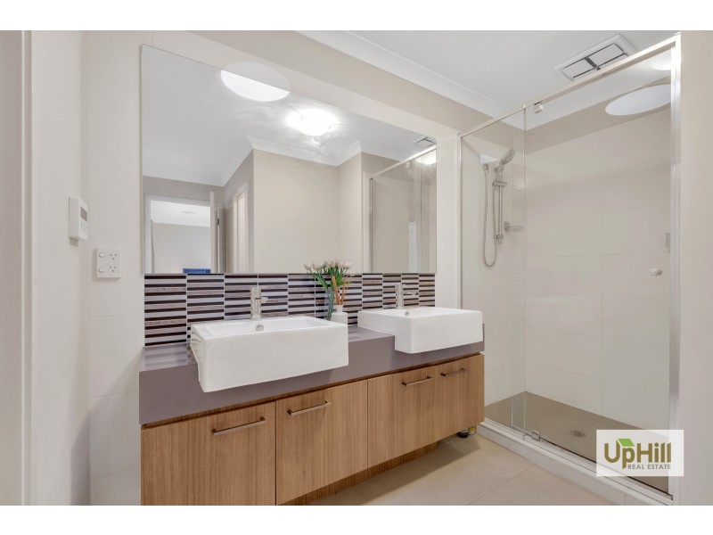 16 Selandra Boulevard, Clyde North VIC 3978