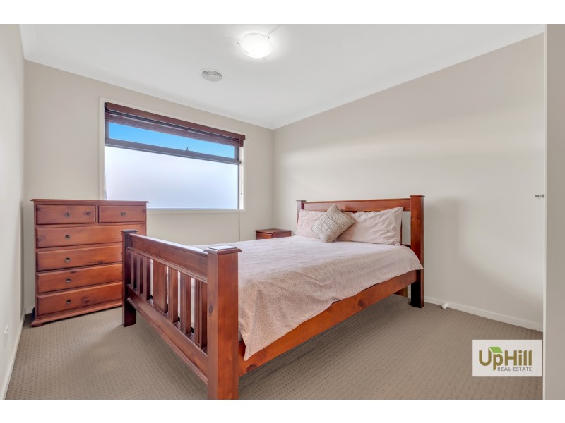 16 Selandra Boulevard, Clyde North VIC 3978