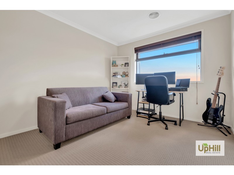 16 Selandra Boulevard, Clyde North VIC 3978