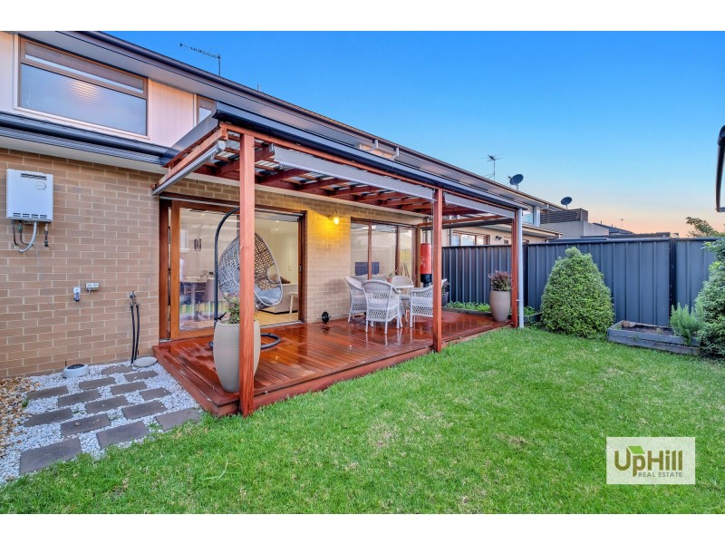 16 Selandra Boulevard, Clyde North VIC 3978