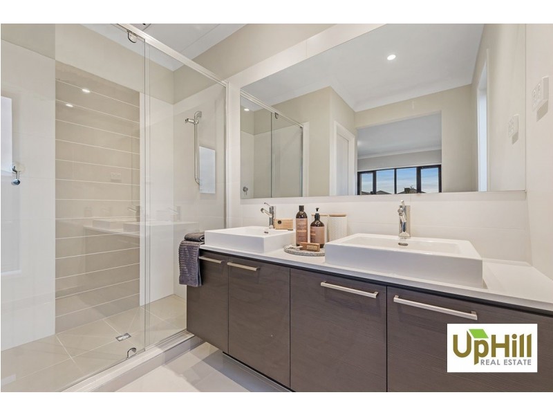 2/35 Manuka road, Berwick VIC 3806