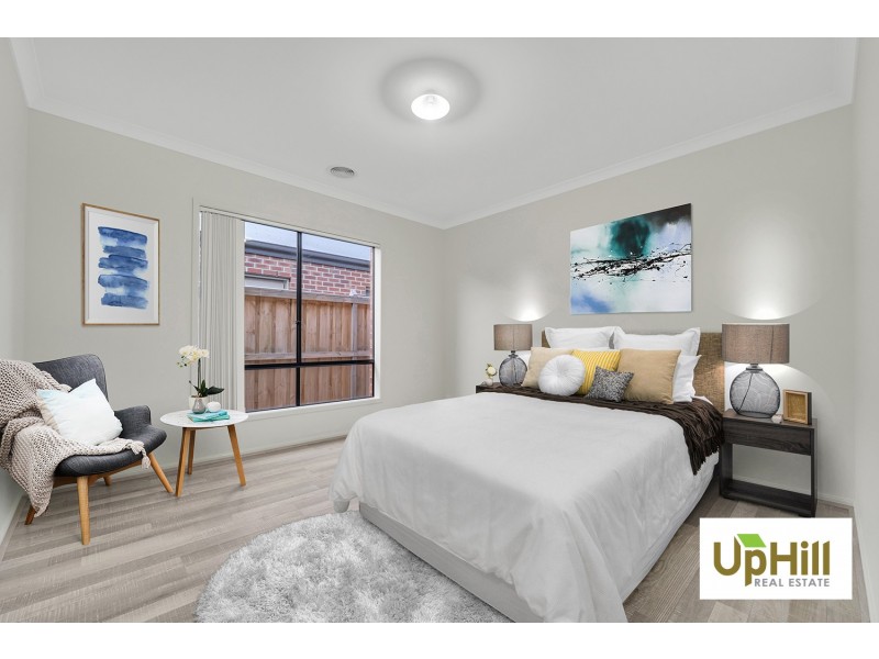 5 Hoosier Road, Clyde North VIC 3978