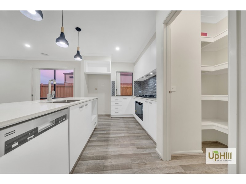 5 Hoosier Road, Clyde North VIC 3978