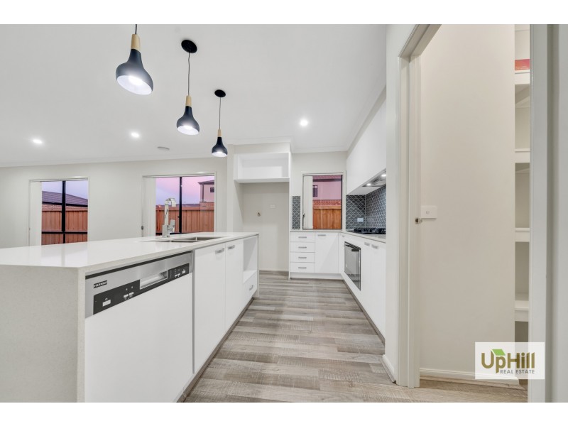 5 Hoosier Road, Clyde North VIC 3978