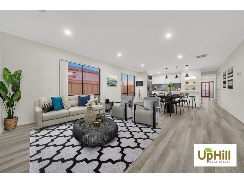 5 Hoosier Road, Clyde North VIC 3978