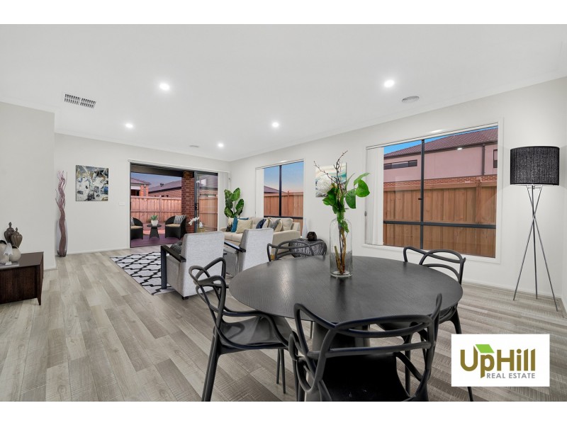 5 Hoosier Road, Clyde North VIC 3978