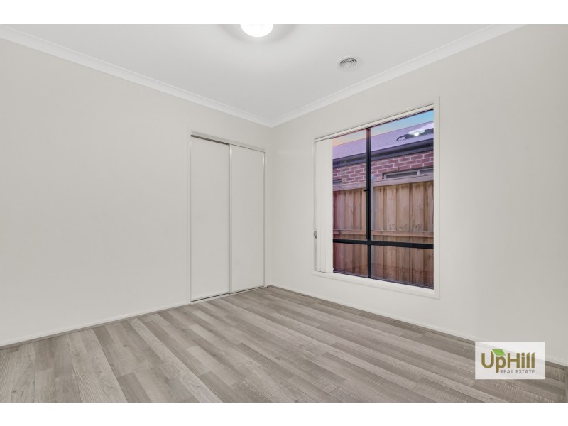 5 Hoosier Road, Clyde North VIC 3978