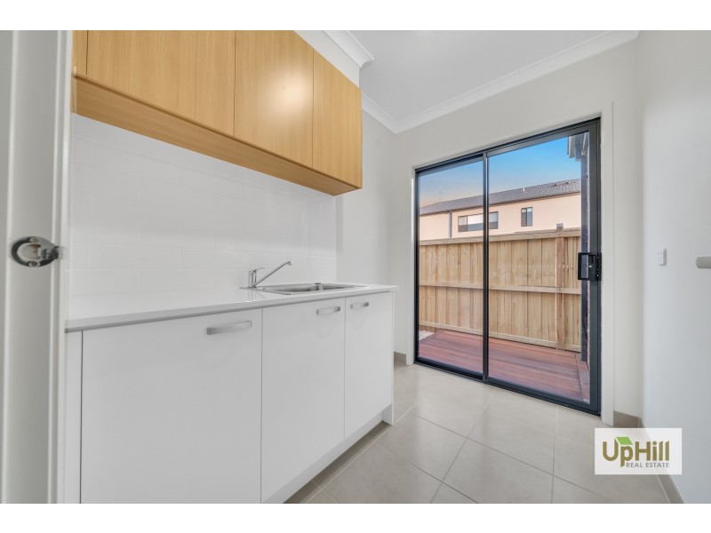 5 Hoosier Road, Clyde North VIC 3978