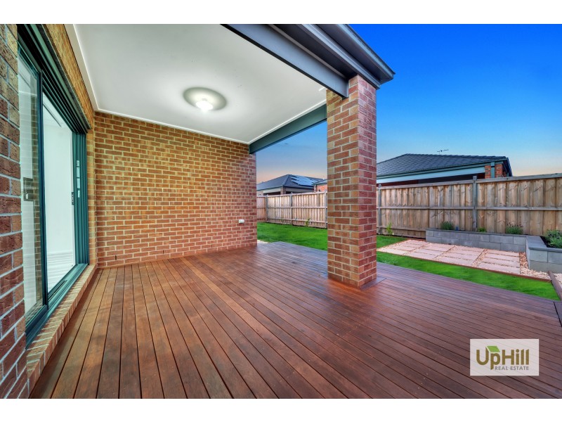 5 Hoosier Road, Clyde North VIC 3978