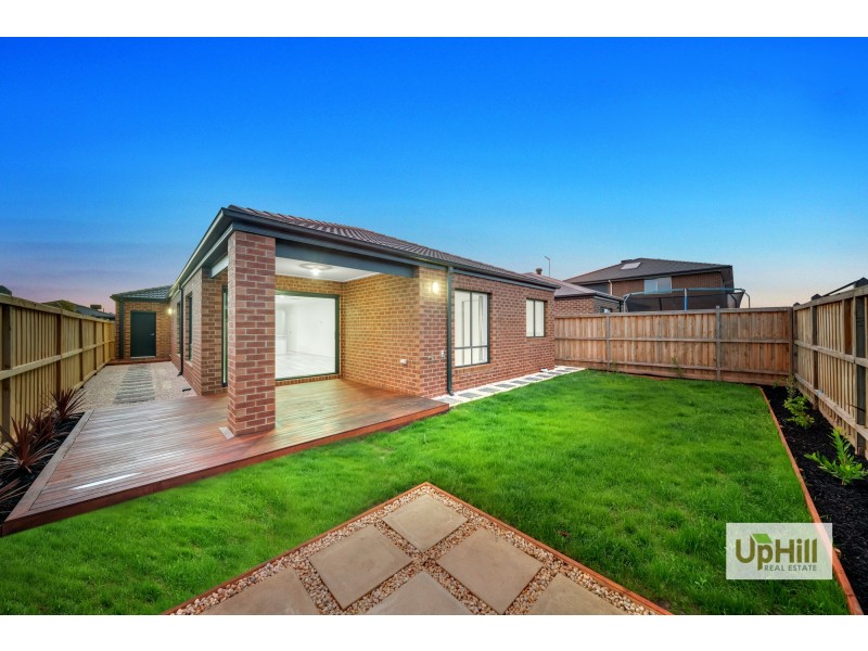 5 Hoosier Road, Clyde North VIC 3978