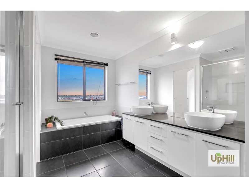 19 Merribrook Boulevard, Clyde VIC 3978