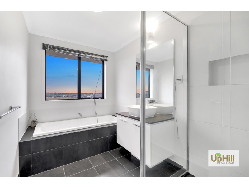 19 Merribrook Boulevard, Clyde VIC 3978