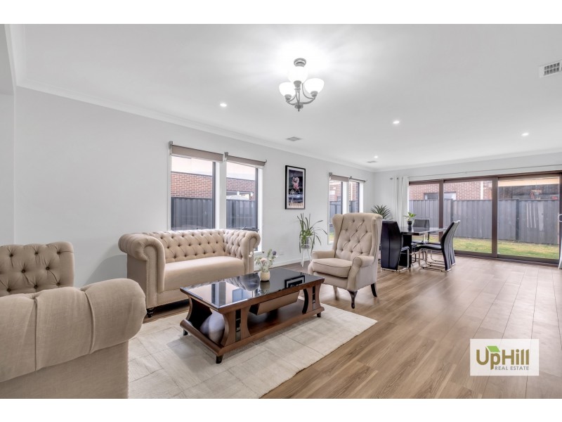 19 Merribrook Boulevard, Clyde VIC 3978