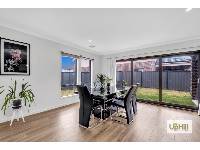 19 Merribrook Boulevard, Clyde VIC 3978