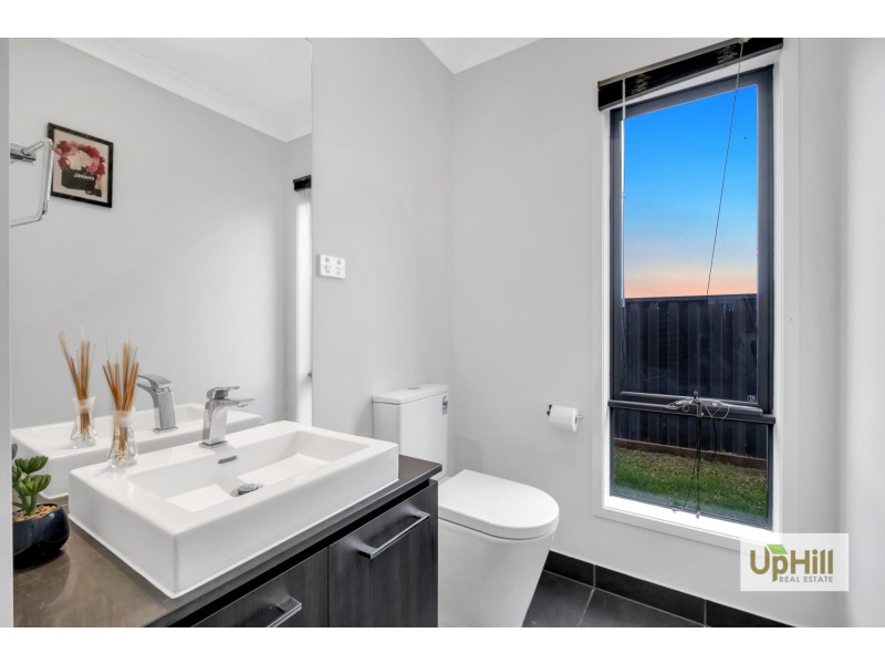 19 Merribrook Boulevard, Clyde VIC 3978