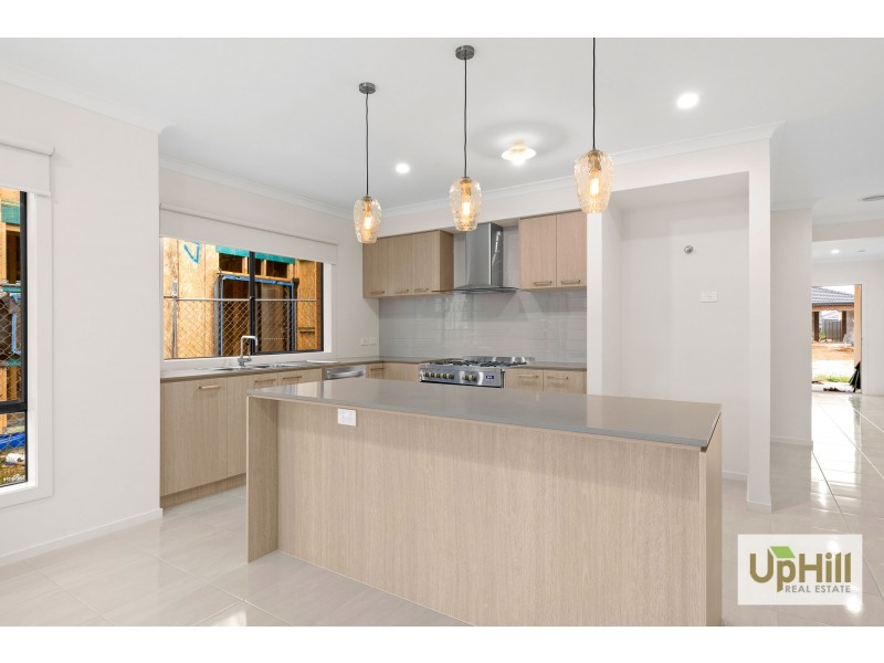 42 Noah Road, Clyde North VIC 3978