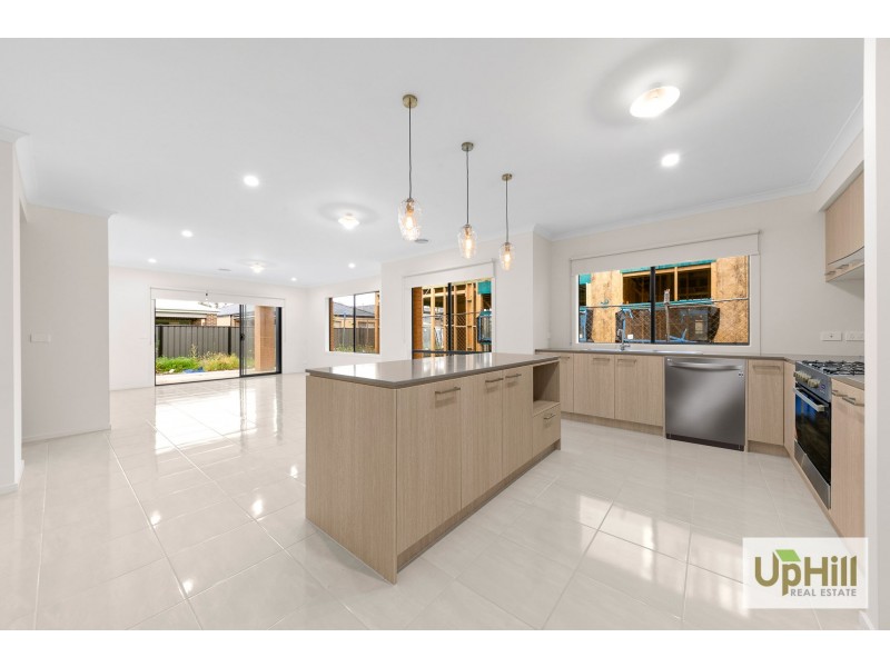 42 Noah Road, Clyde North VIC 3978