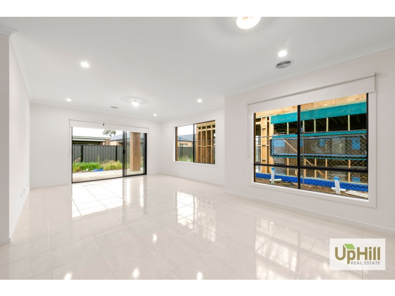 42 Noah Road, Clyde North VIC 3978