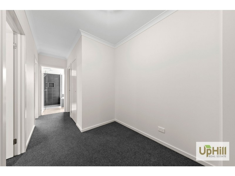 42 Noah Road, Clyde North VIC 3978