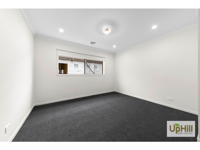 42 Noah Road, Clyde North VIC 3978