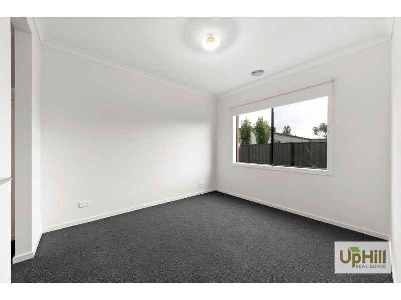 42 Noah Road, Clyde North VIC 3978