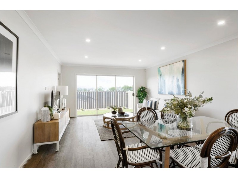 4 SACRAMENTO STREET, Clyde North VIC 3978