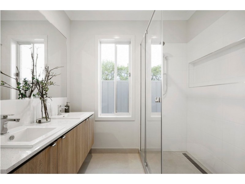 4 SACRAMENTO STREET, Clyde North VIC 3978