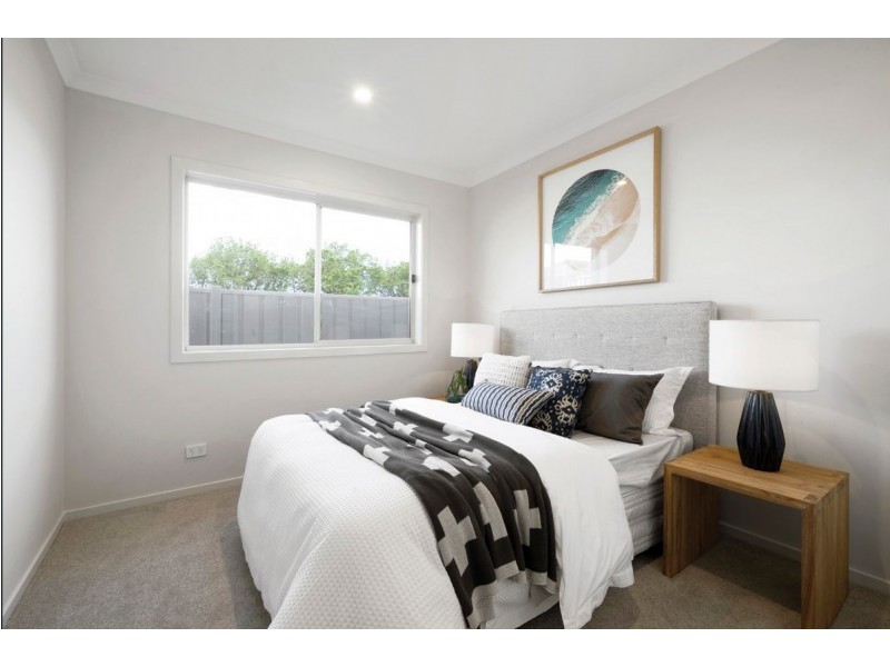 4 SACRAMENTO STREET, Clyde North VIC 3978