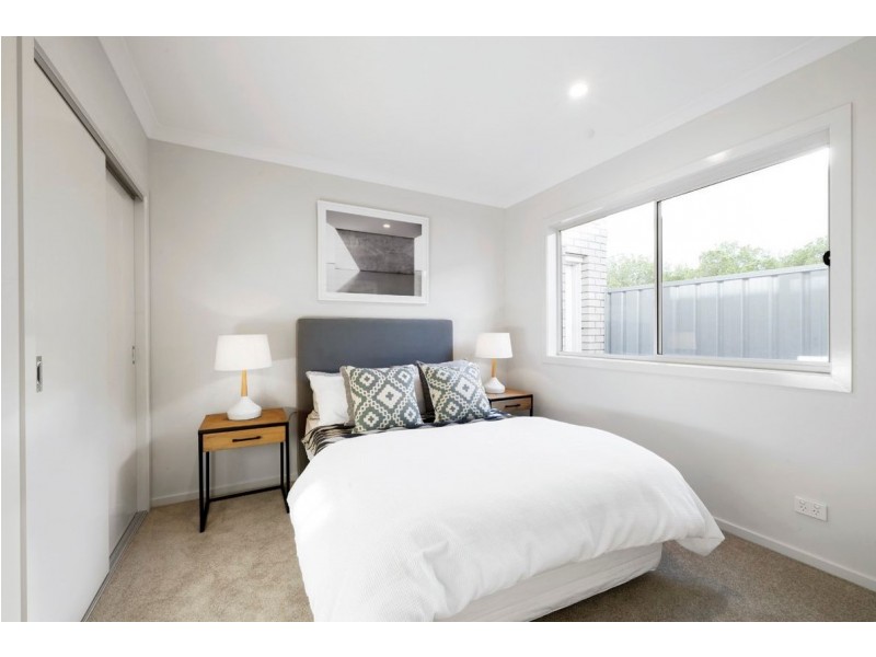 4 SACRAMENTO STREET, Clyde North VIC 3978