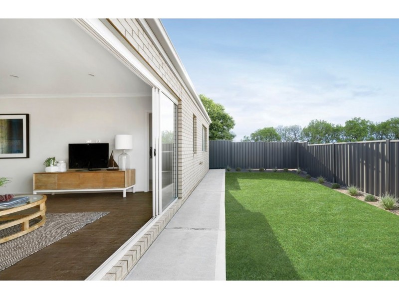 4 SACRAMENTO STREET, Clyde North VIC 3978