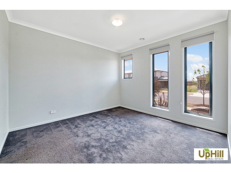 17 Cubbie Way, Clyde North VIC 3978