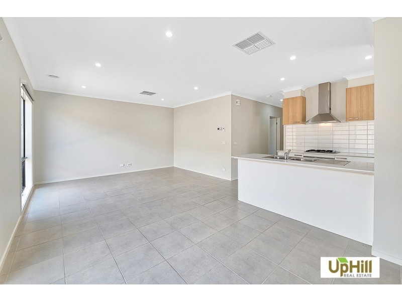 17 Cubbie Way, Clyde North VIC 3978