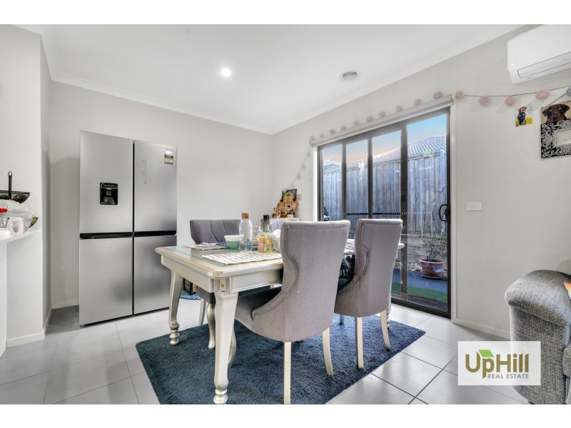 17 Cubbie Way, Clyde North VIC 3978