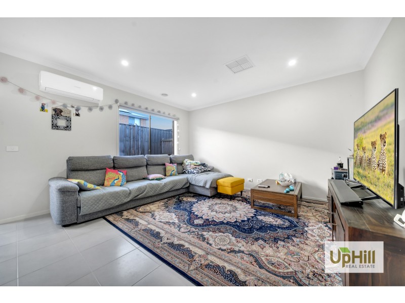 17 Cubbie Way, Clyde North VIC 3978
