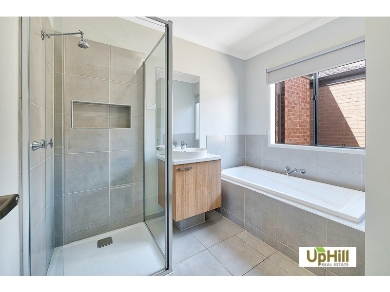 17 Cubbie Way, Clyde North VIC 3978