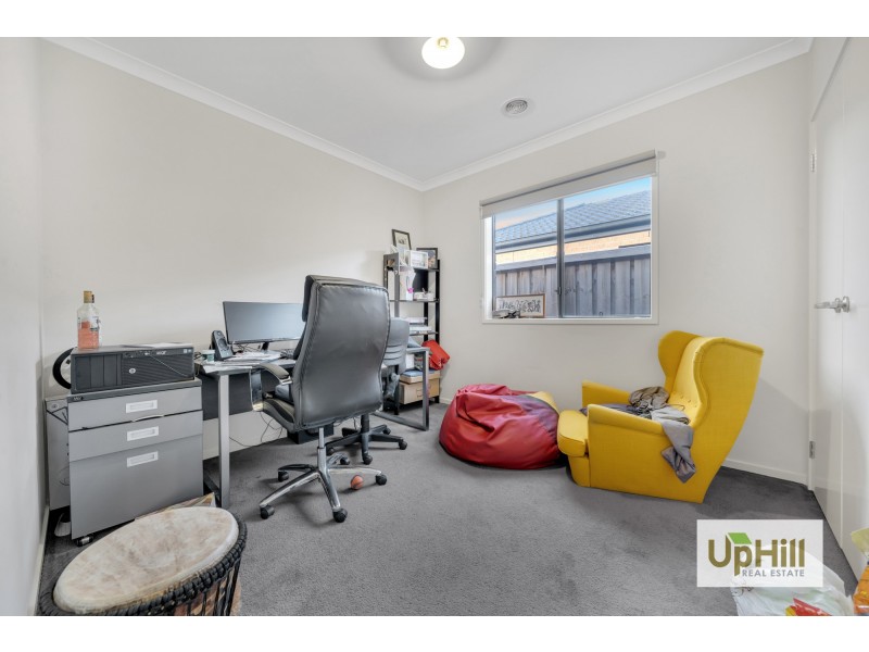 17 Cubbie Way, Clyde North VIC 3978
