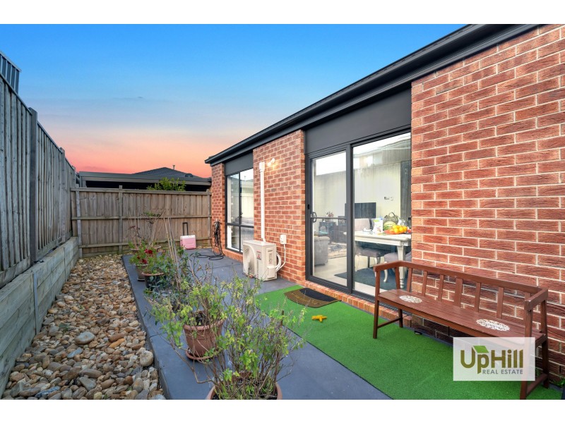 17 Cubbie Way, Clyde North VIC 3978