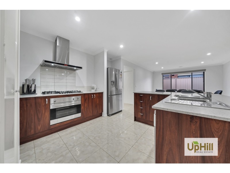 11 Nell Place, Narre Warren South VIC 3805