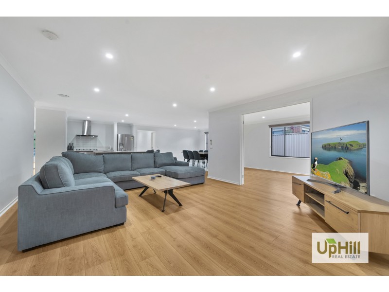 11 Nell Place, Narre Warren South VIC 3805