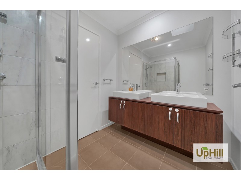 11 Nell Place, Narre Warren South VIC 3805