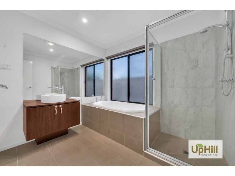 11 Nell Place, Narre Warren South VIC 3805