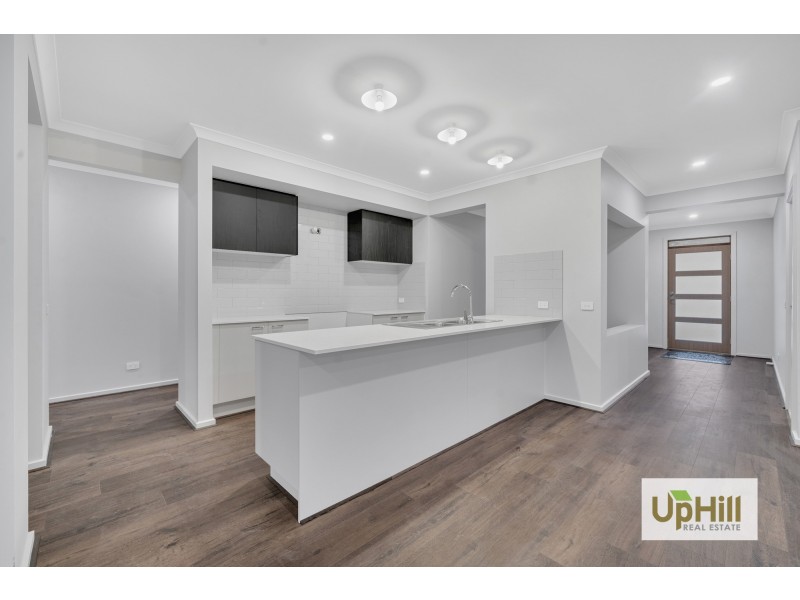 6 Albus Crescent, Officer VIC 3809