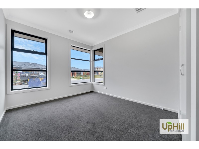 6 Albus Crescent, Officer VIC 3809