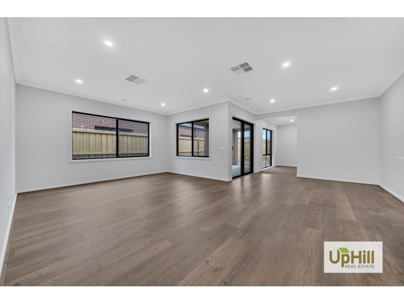 6 Albus Crescent, Officer VIC 3809