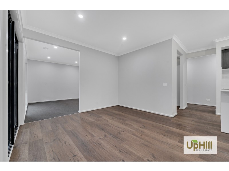 6 Albus Crescent, Officer VIC 3809