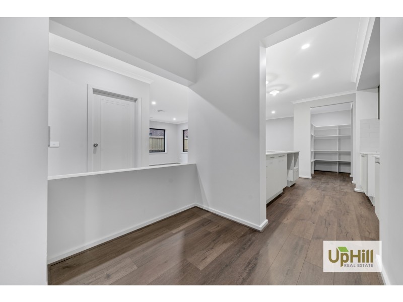 6 Albus Crescent, Officer VIC 3809