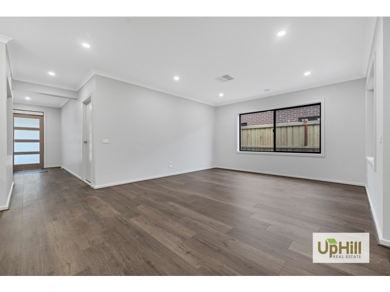 6 Albus Crescent, Officer VIC 3809